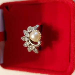 Avon Fan Fare ring pearl & rhinestones